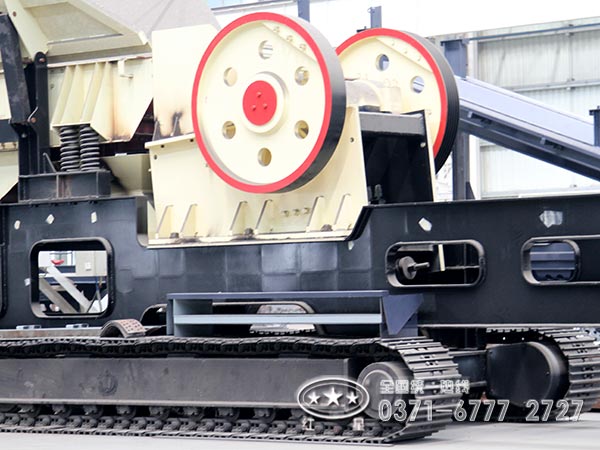 履带式移动混凝土液压破碎机 履带式移动混凝土液压破碎机