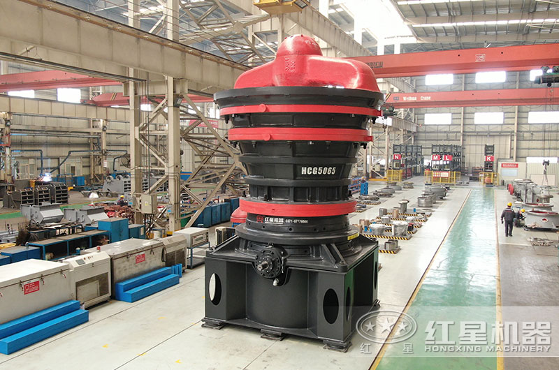 旋回破碎机制造车间实拍图 旋回破碎机制造车间实拍图