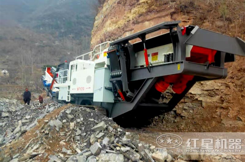 移动破碎机处理隧道废料的现场 移动破碎机处理隧道废料的现场