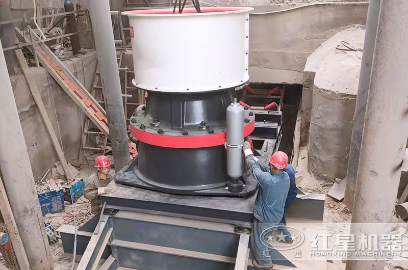 圆锥破碎机工作现场图片 圆锥破碎机工作现场图片